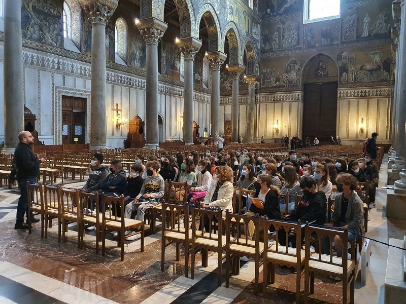 Le classi 2A 2B e 2C della Scuola Secondaria in visita al Duomo di Monreale